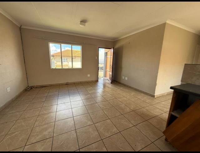 3 BEDROOM TOWNHOUSE FOR SALE IN WATERKLOOF HILL ESTATE